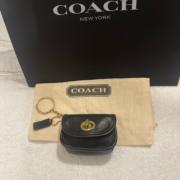 🇺🇸Coach turn lock keychain/charm 🇺🇸 - Picture 9 of 12